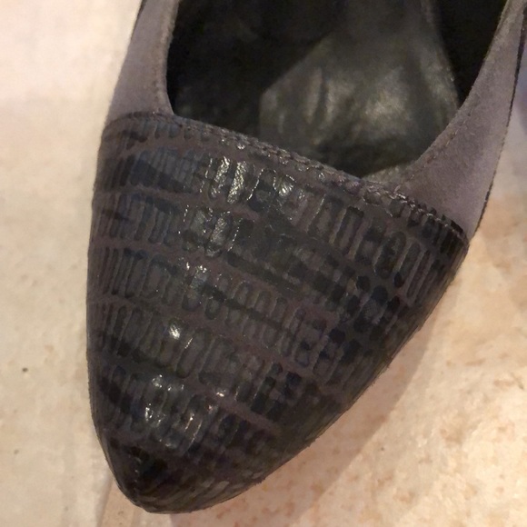 WHBM Classic leather embossed snake + suede stiletto heels - Picture 2 of 10